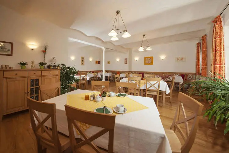 Bernhardhof - Pension, Guest-House & Apartments