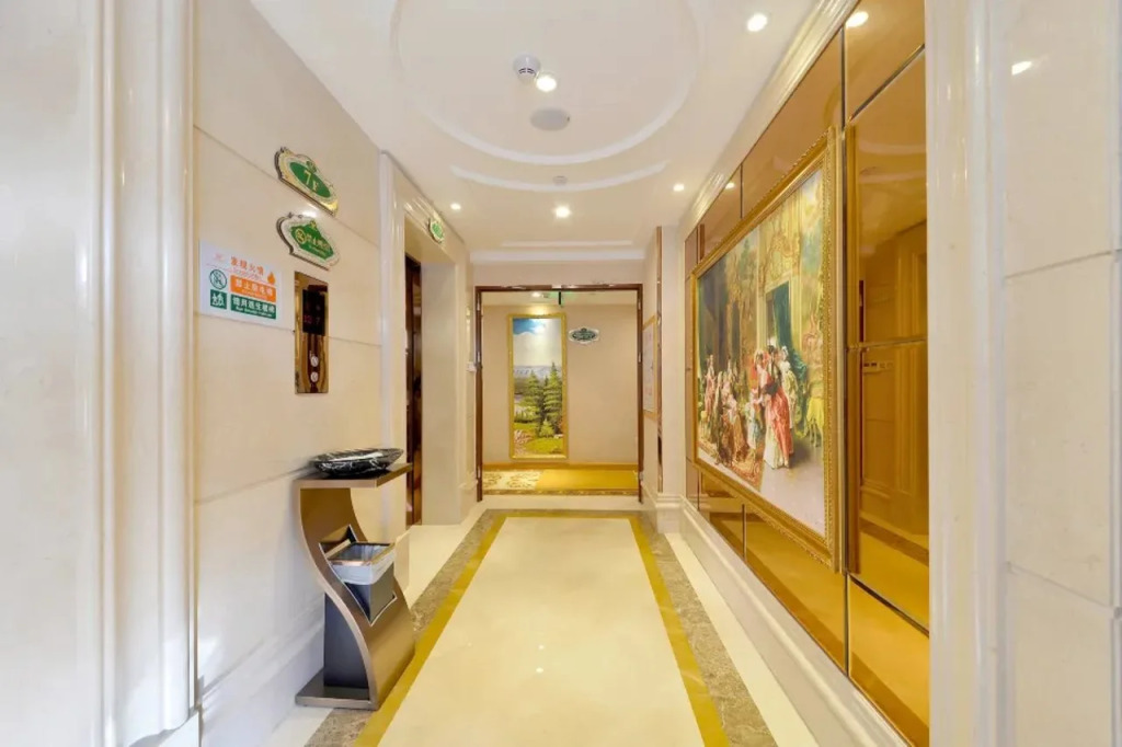 Vienna Hotel Xixiang Gushu