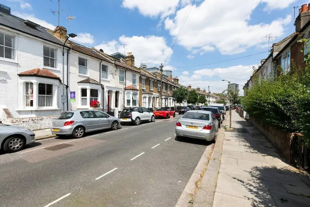 Modern Spacious Home In Well Connected Hammersmith