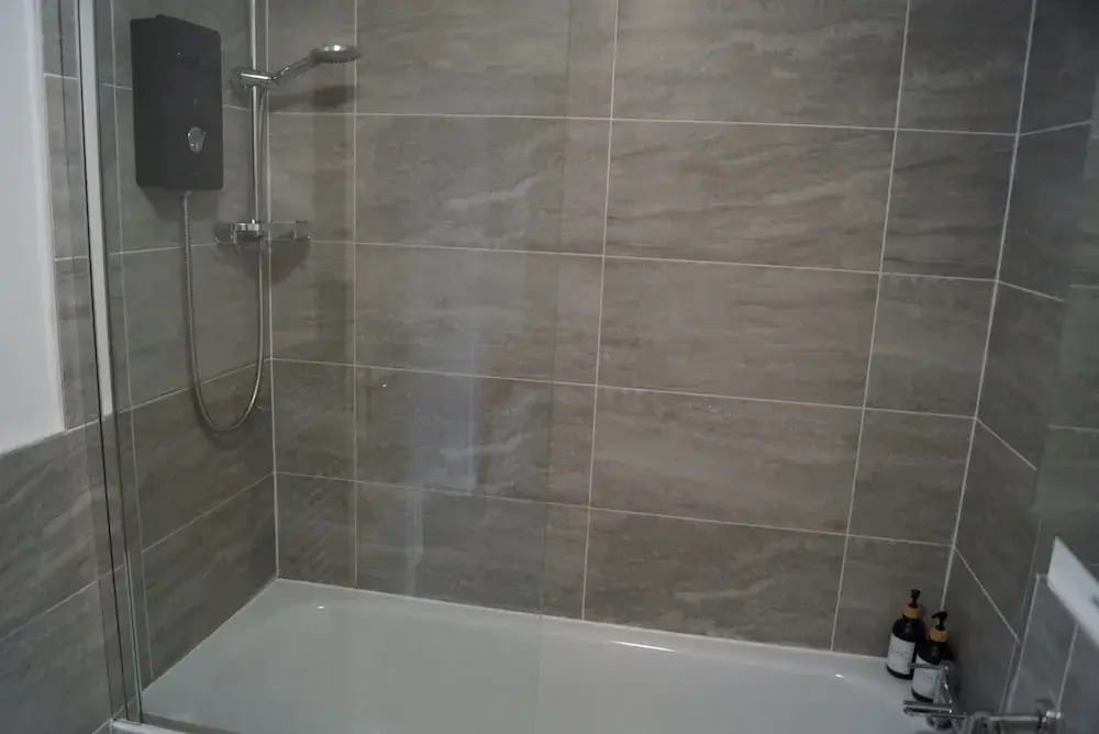 Bright & Stylish 1-bed Apt W/free Parking & Wi-fi