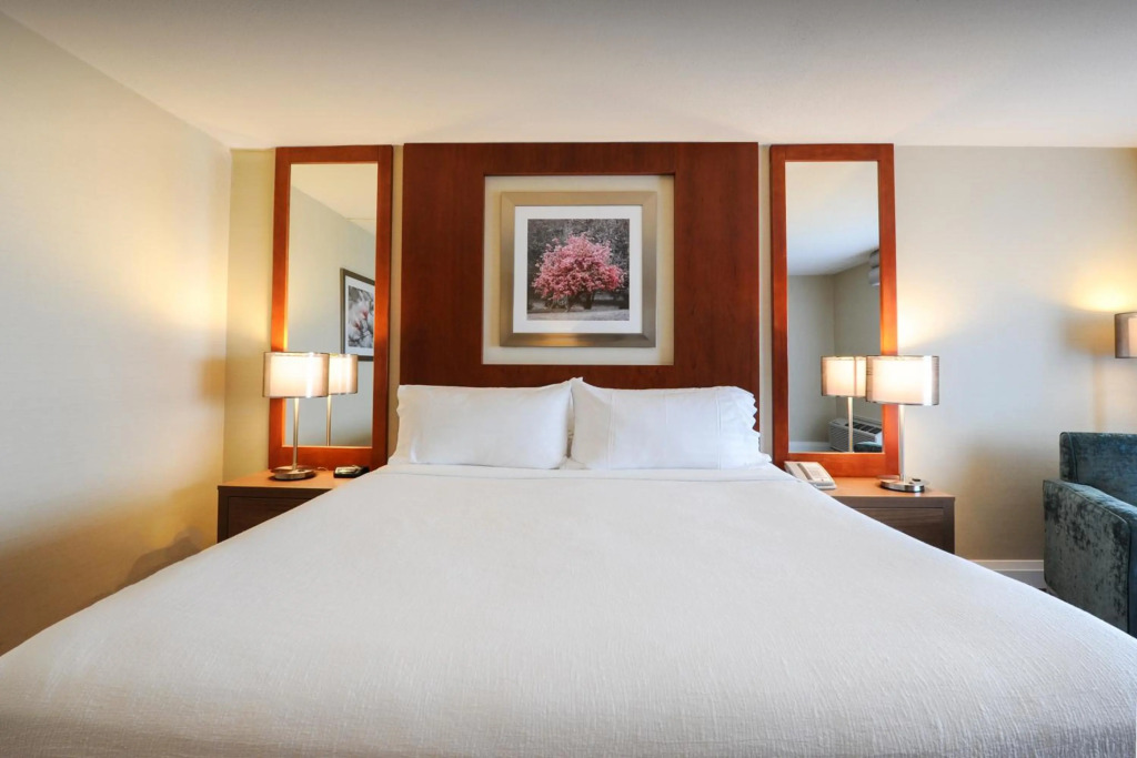Holiday Inn Niagara Falls-By the Falls by IHG