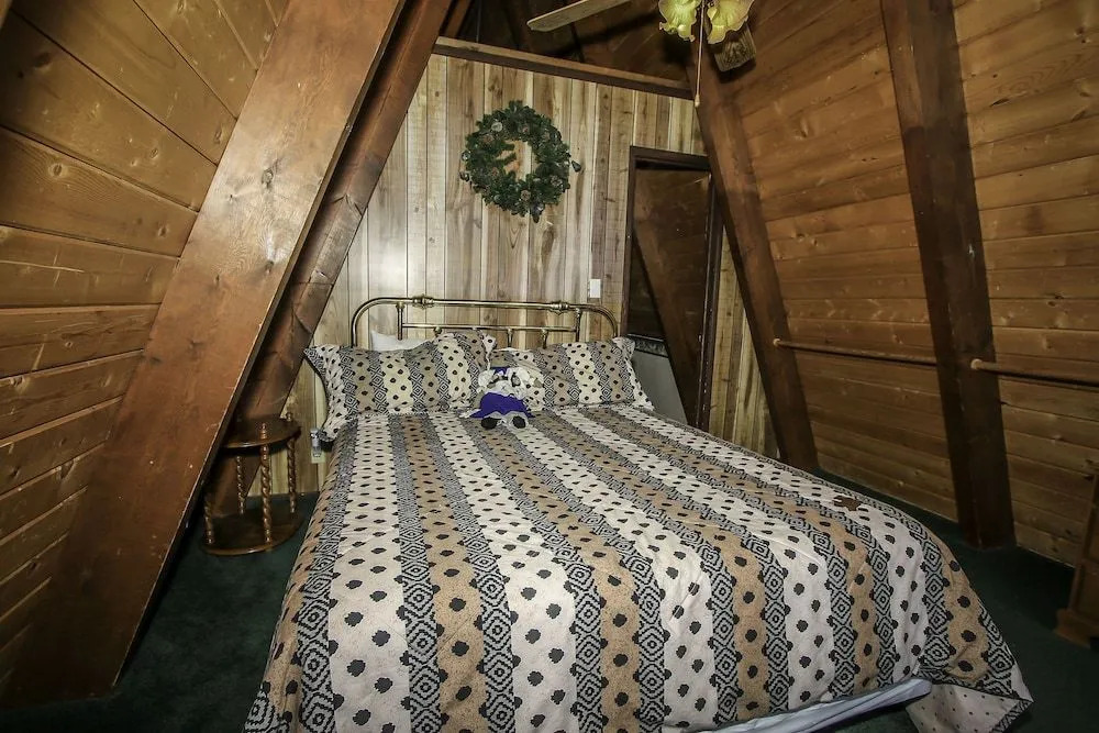 A Ski View - 2 Br home by RedAwning