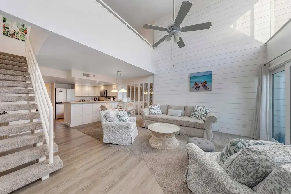 Beachfront Condo w/ Balcony on Manasota Key