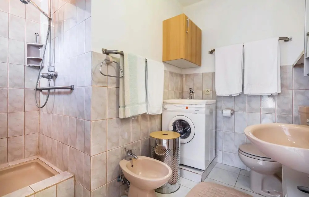 Stunning Home in Opric With Wifi and 1 Bedrooms