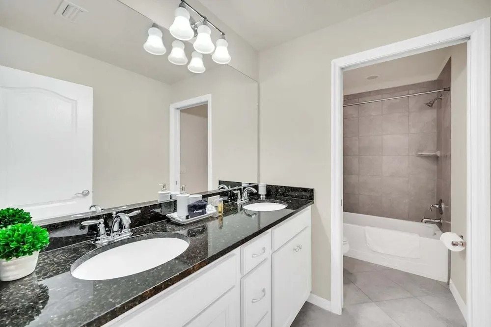 Glamorous Home, Private Pool Sleeps 14 Ww103