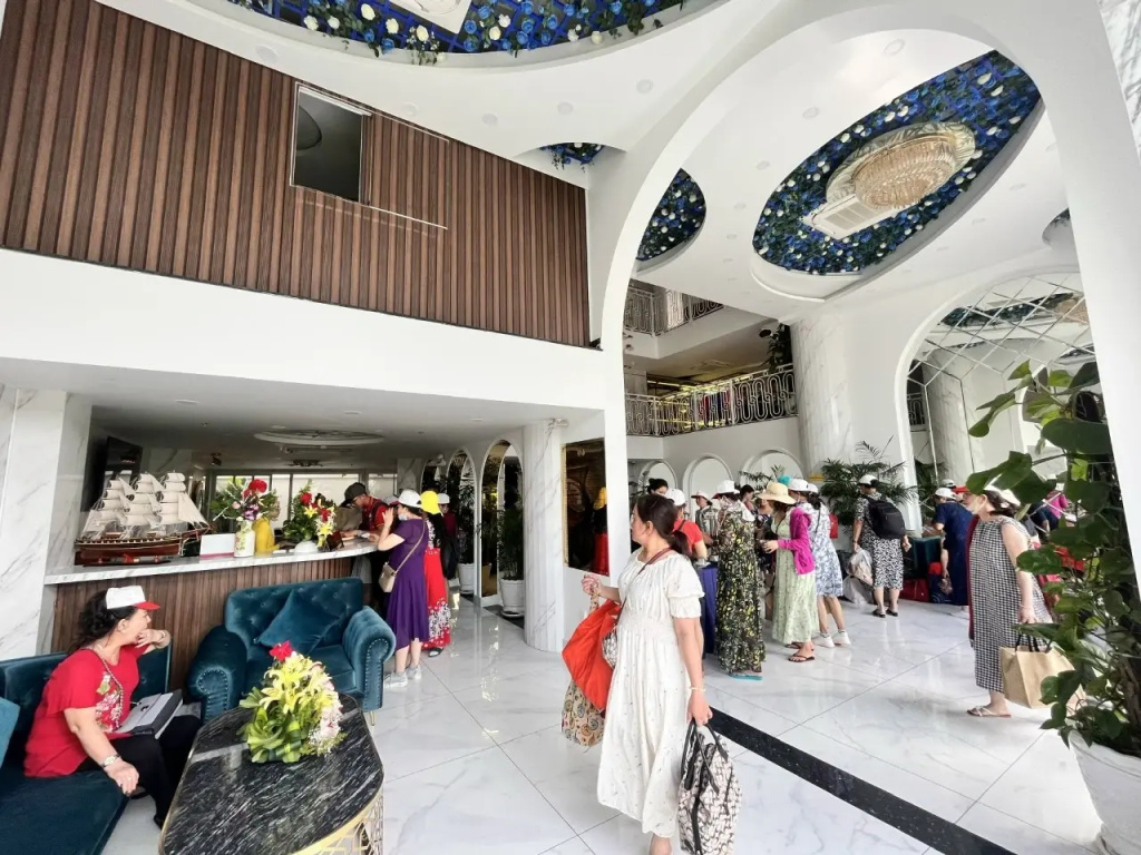 Tiffany Hotel & Restaurant