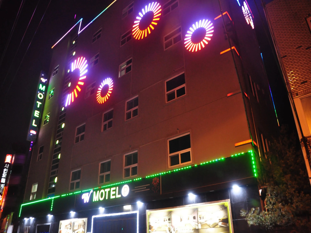 W Motel
