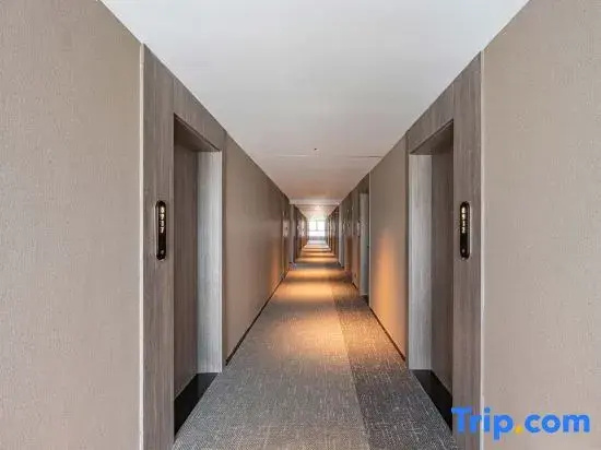 Bolly Wood Hotel（Xiongan Convention Center Baiyangdian High-speed Railway Station  ）