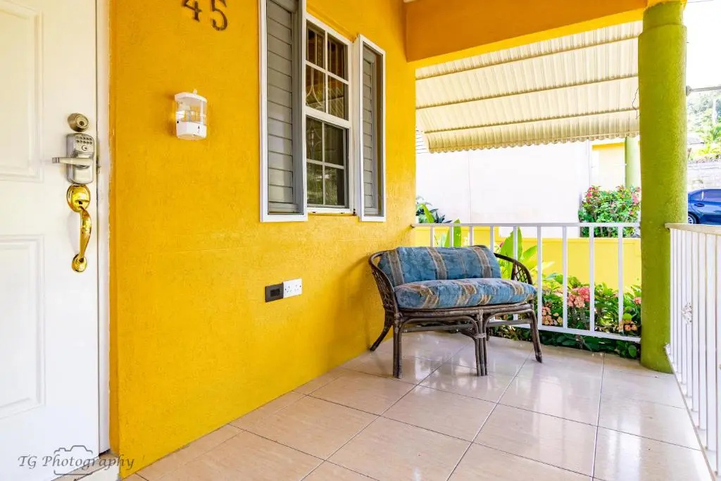 Ocho Rios Emerald 2 Bed 10 mins ocho Rios 24hrs Hot Water Wi fi