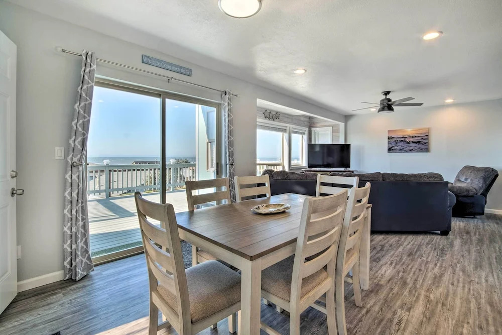 Gold Beach Home w/ Hot Tub, 1/4 Mi to Beach