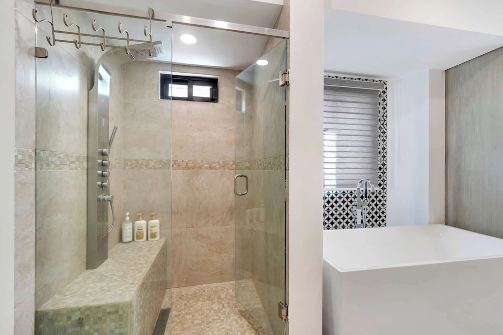 Marbella Lane - PrimeVilla n Modern Home