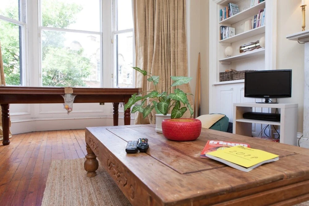 4 Bedroom Apartment Near The Meadows