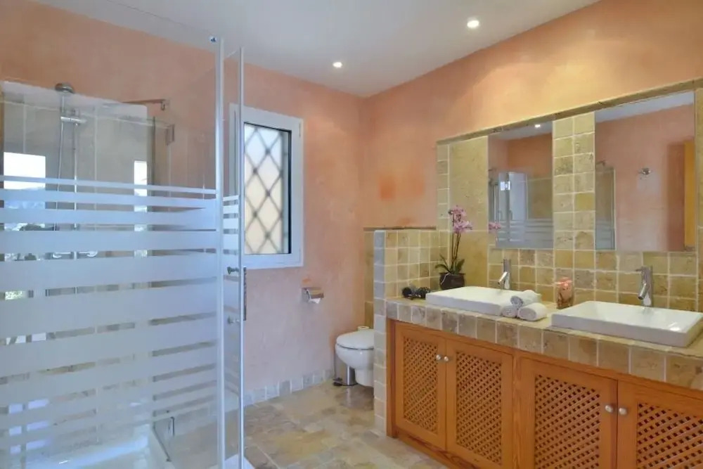 Villa with incredible sea views and pool Up To 7