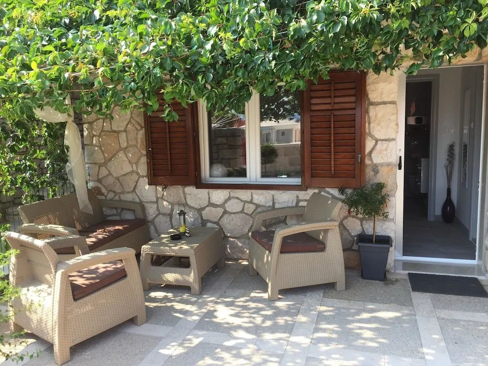 Apartments and Rooms LEA