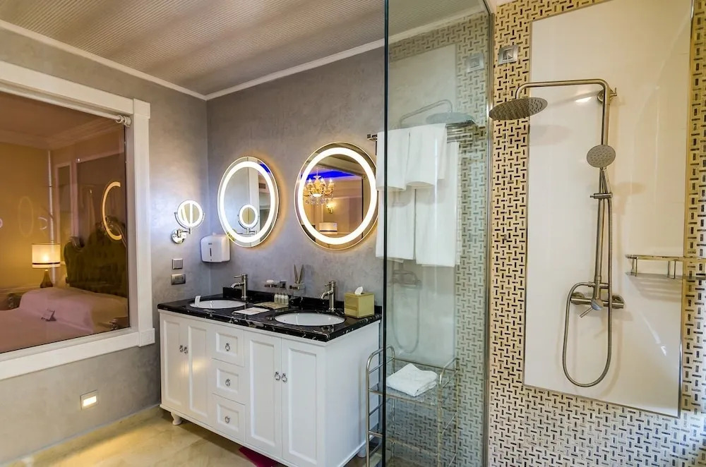 Phoenicia Royal Hotel