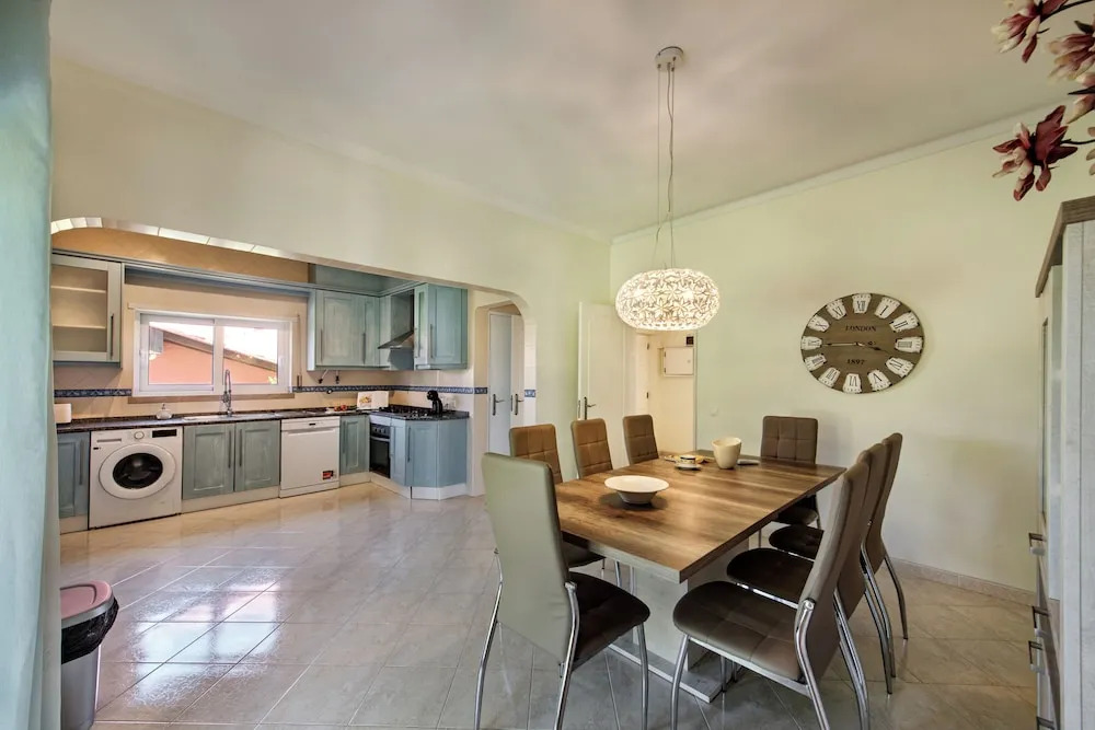 Charming Villa With Private Pool in Vibrant Vilamoura, Free AC and Wifi