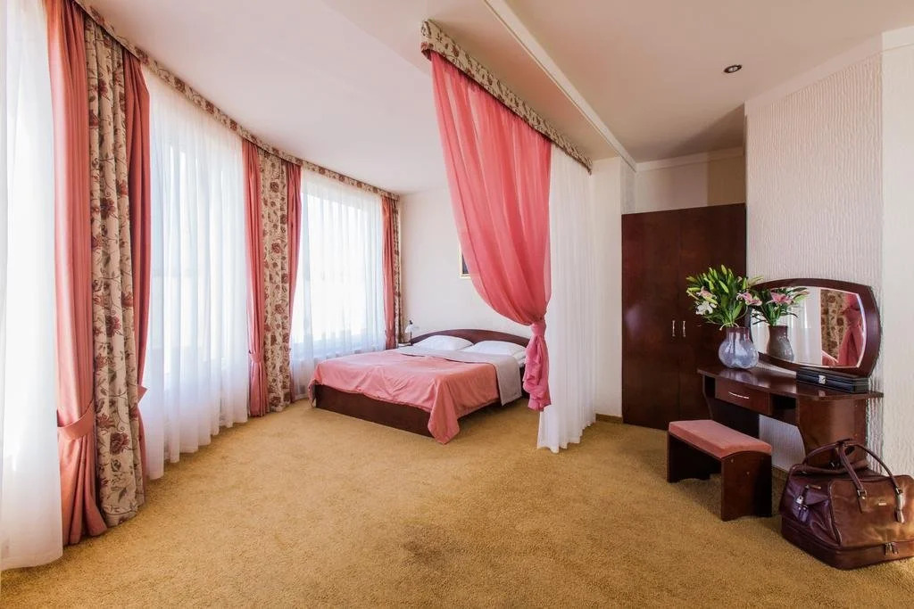 UNGVARSKIY Thermal Hotel