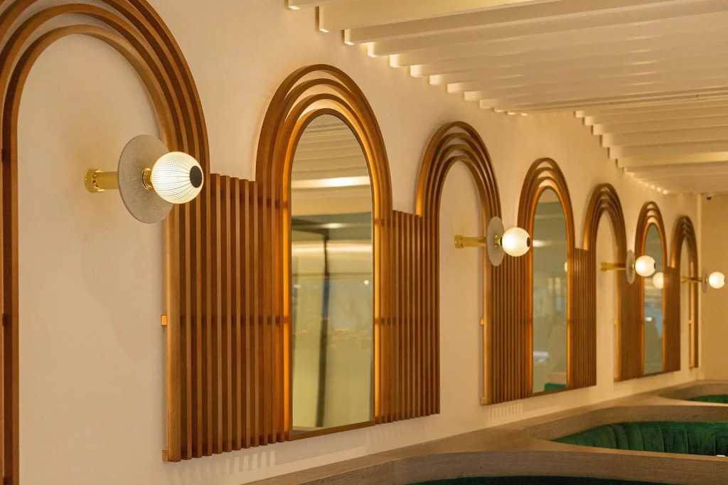 LUSTER Hotel