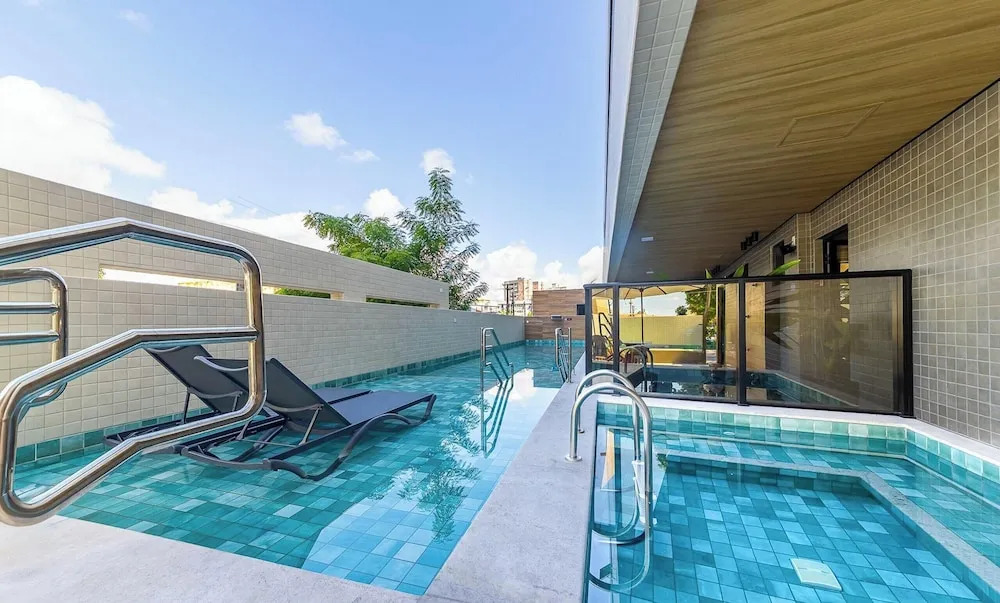 Stay With a Pool and gym 350m From the Beach in a Prime Location in Maceio - SLI
