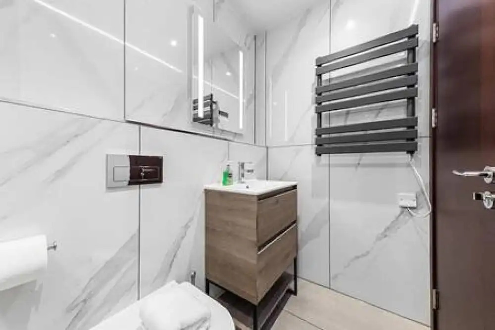 Stylish King Size Bed Studio Near Central London