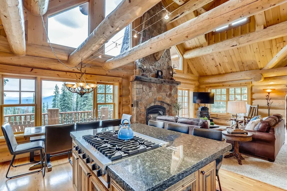 New Listing! Idyllic Mountain-view 4 Bedroom Home