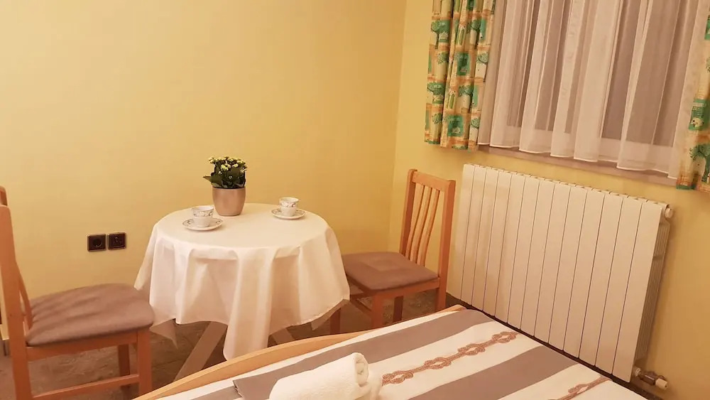 Apartments and Rooms Slavica