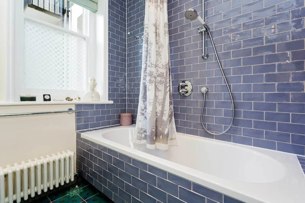 Veeve - Highbury Crescent