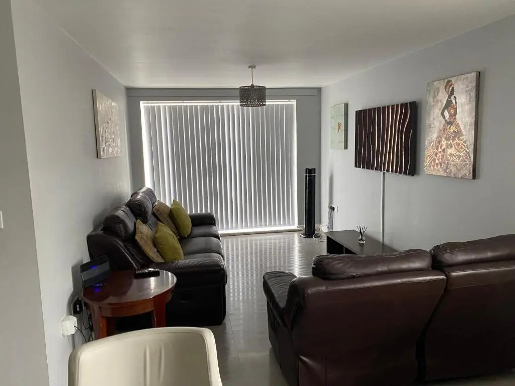 Luxury 2 bedrooms fully equipped Apartment with garden, Free Parking, Free Wifi & Netflix