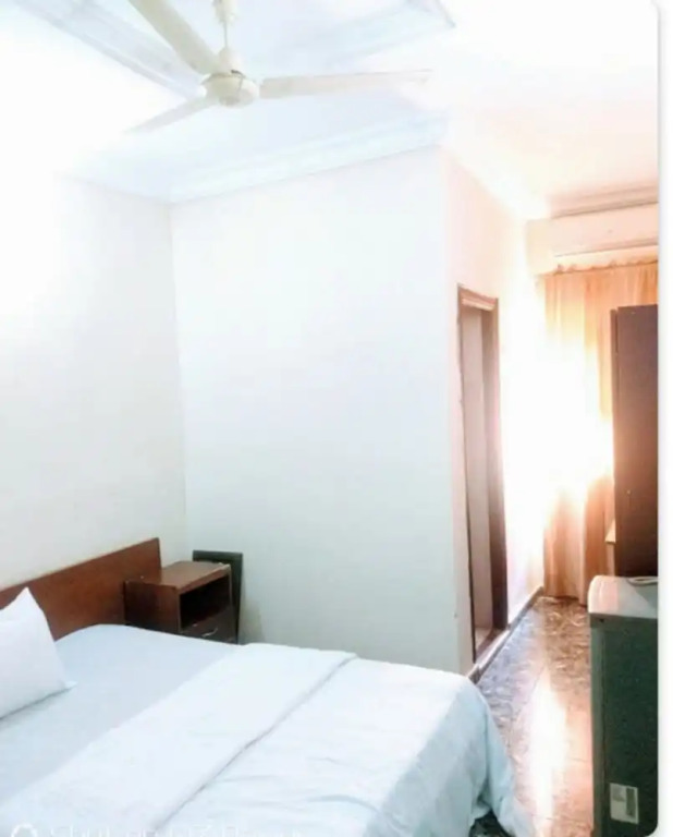 Sycamore Royals Hotel Jahi
