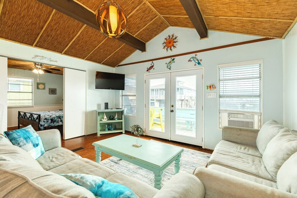 Walk to Ocean: Coastal Surfside Beach Bungalow!