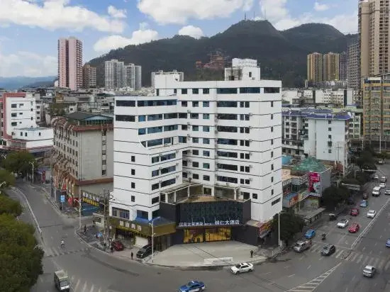 Tongren Grand Hotel (Tongren High-speed Railway Station Ancient City Pedestrian Street Branch)