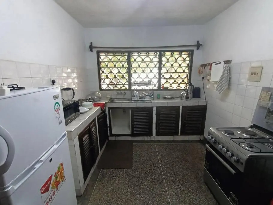 Kivulini House Diani 5 bedroom with pool
