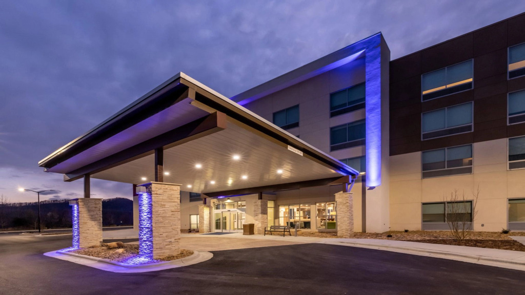 Holiday Inn Express & Suites Marion by IHG