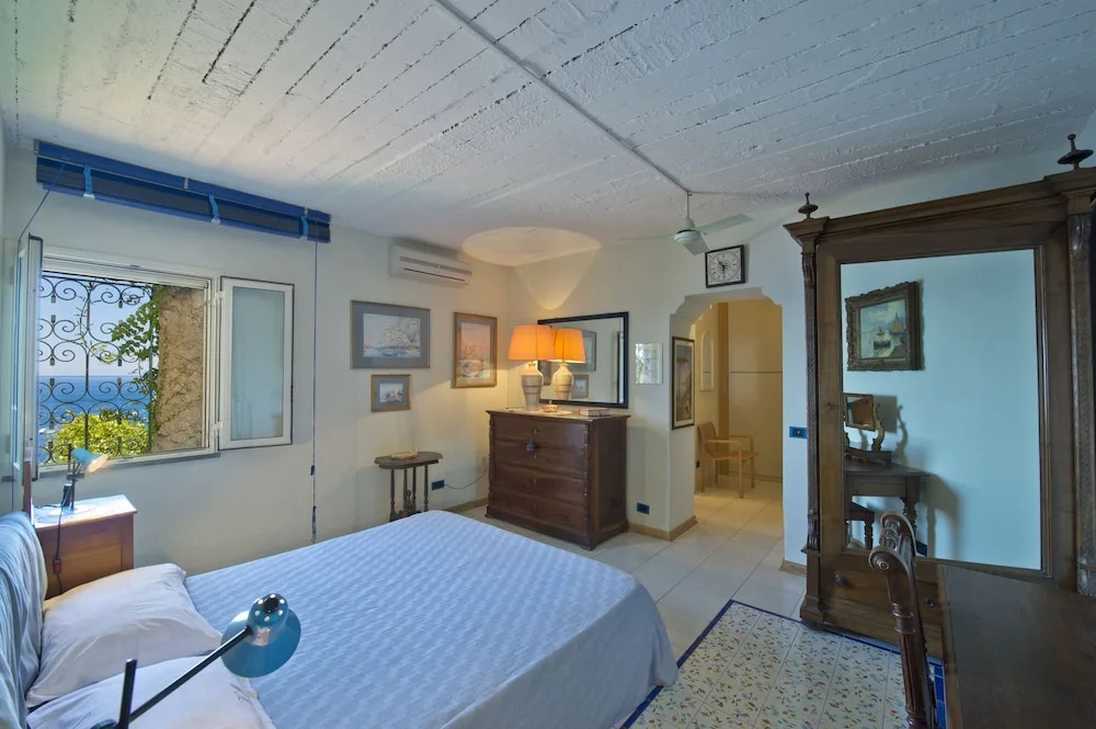 Luxury villa, pool, sea access, large terraces, stupendous views