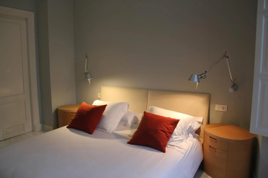Luxurious 2 bedroom flat in a historic building