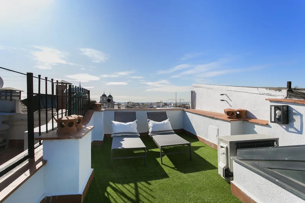 Penthouse With Private Terrace & Balcony in Plaza Mayor Square. Plaza Mayor IV