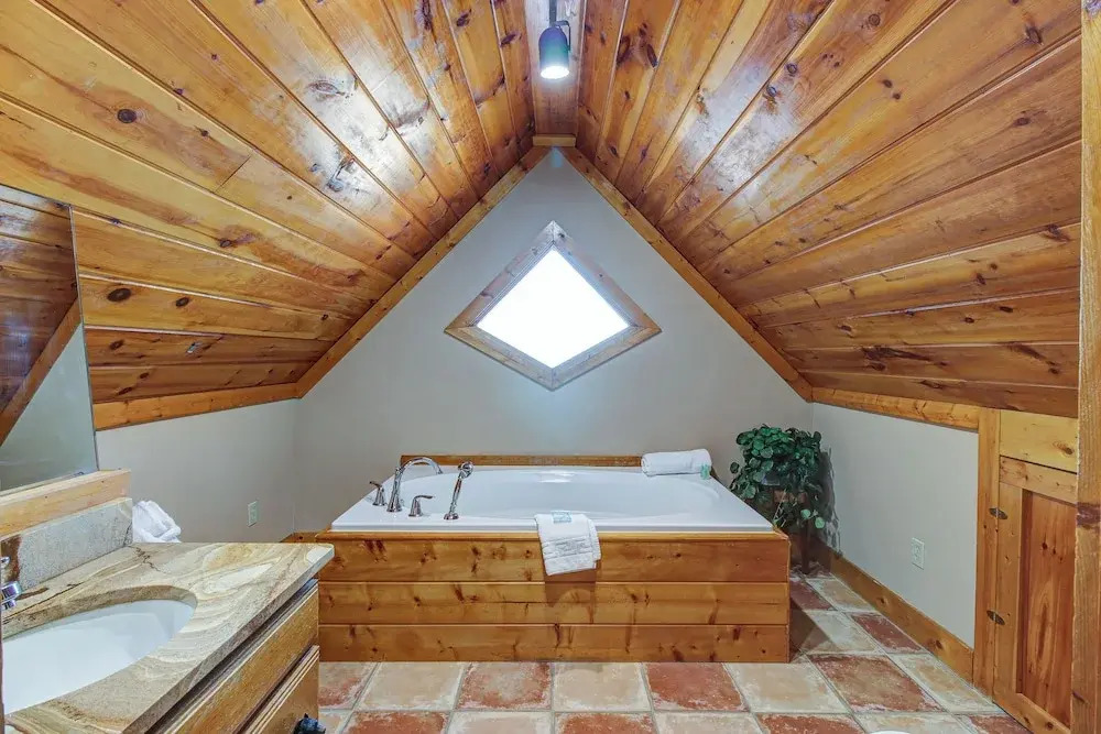 Near Dtwn! Multi-level Pigeon Forge Cabin w/ Pool