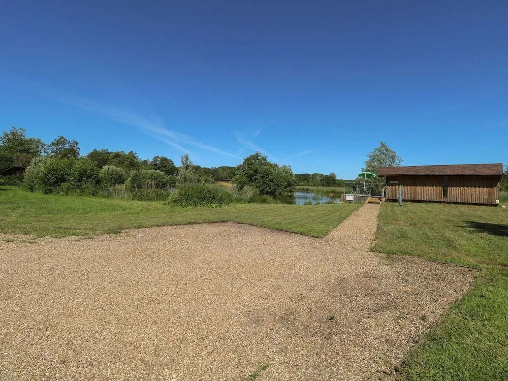 Lakeside Lodge