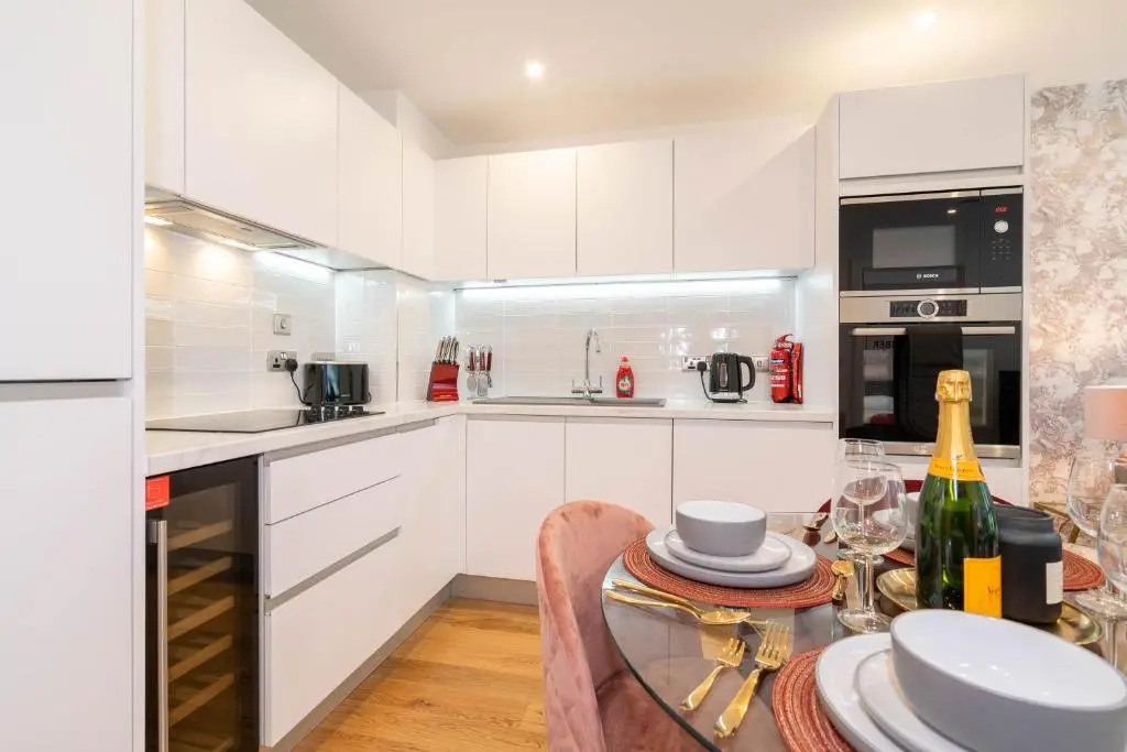 CALIBER STAYS Apartments & Homes - The Athena Suite- 1 Bedroom Serviced Apartment - City Centre