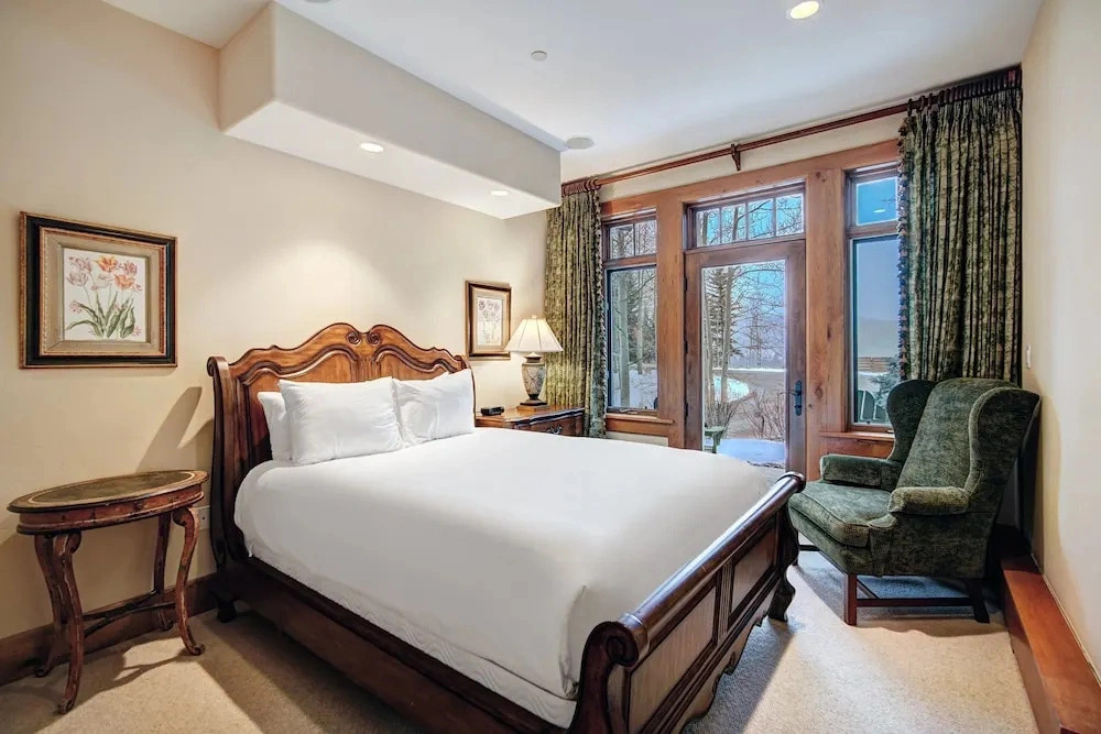 3BR Condo In Bachelor Gulch, Ski In/out