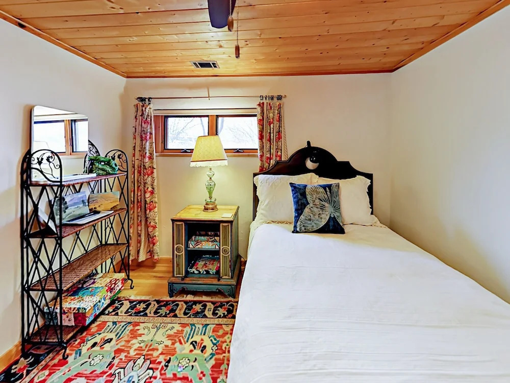 Magpie House 3 Bedrooms 2 Bathrooms Home