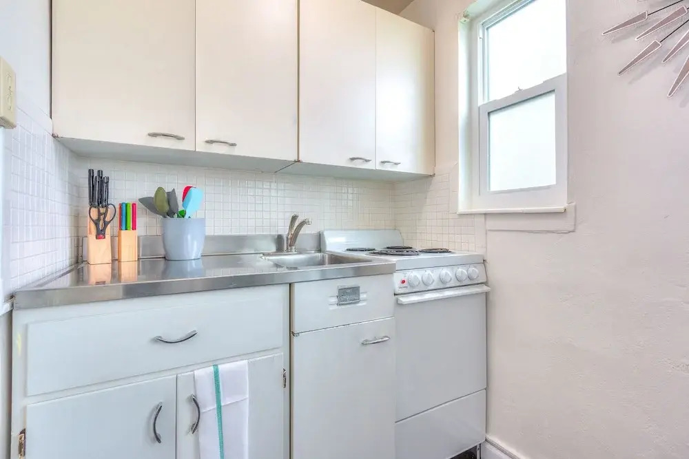 Tropic Terrace #29 - Beachfront Rental 1 Bedroom Apts by RedAwning
