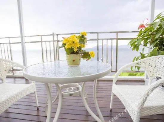 Linghai Holiday Hotel