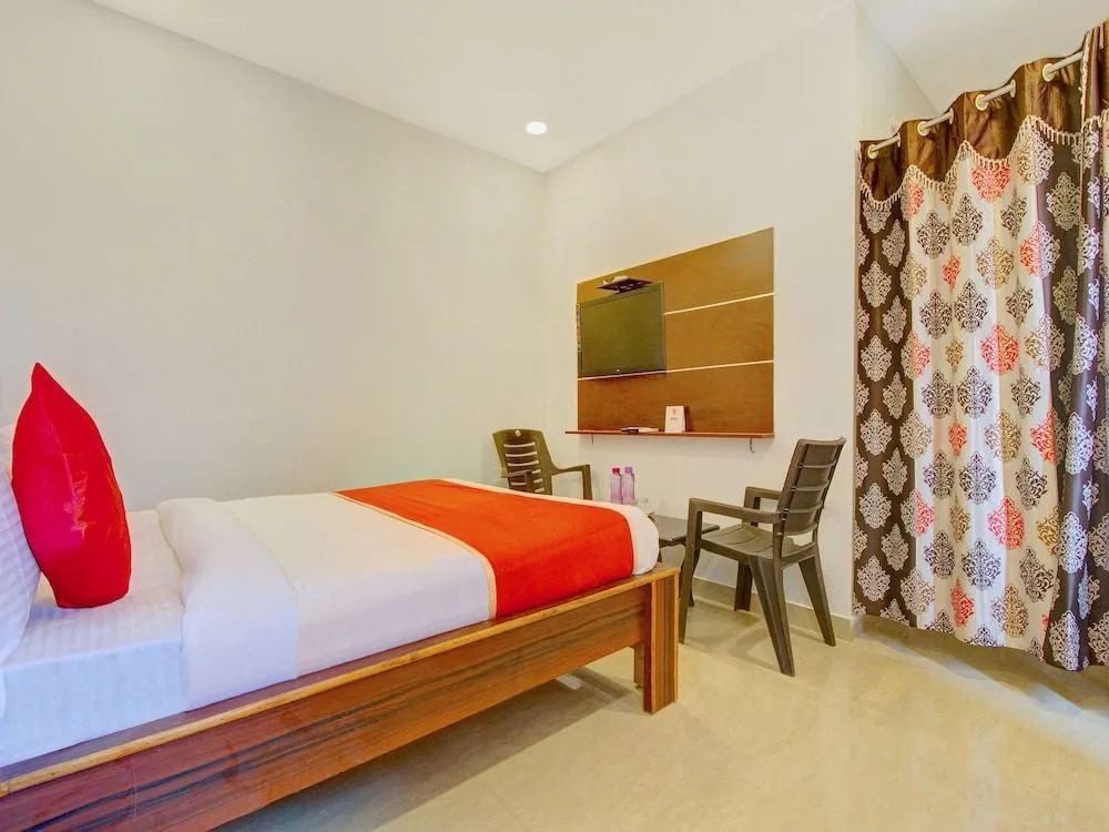 OYO 11670 Hotel Vishnu Priya Residency