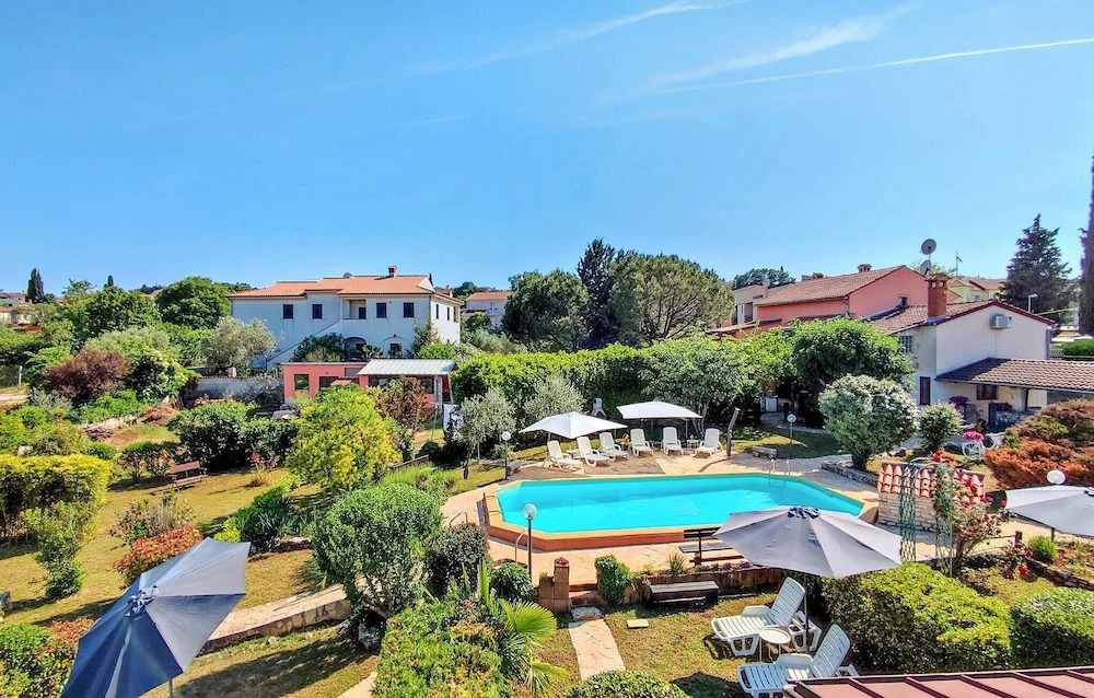 Amazing Apartment in Rovinjsko Selo With Outdoor Swimming Pool, Wifi and 2 Bedrooms