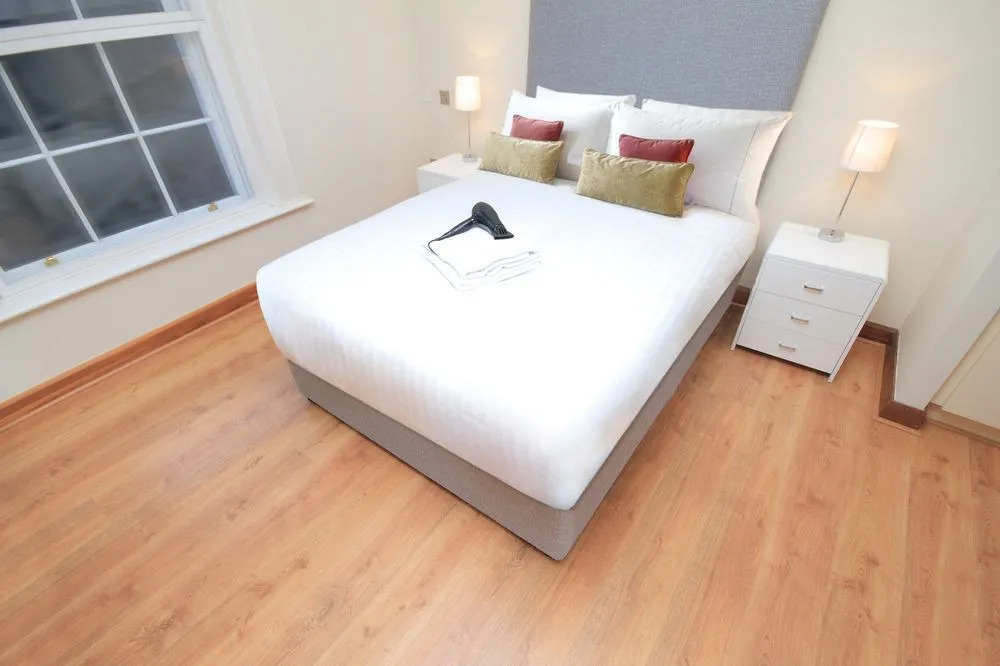 College Green Beautiful Apartment