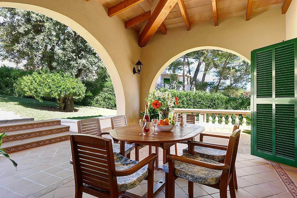 Villa Las Flores by Villa Plus