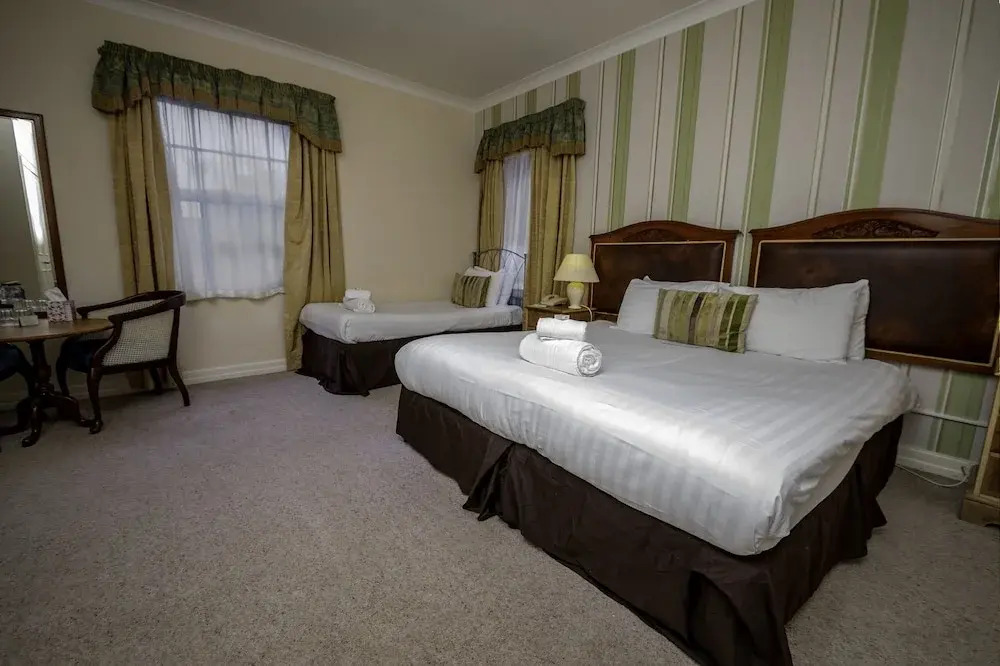 Fownes Hotel