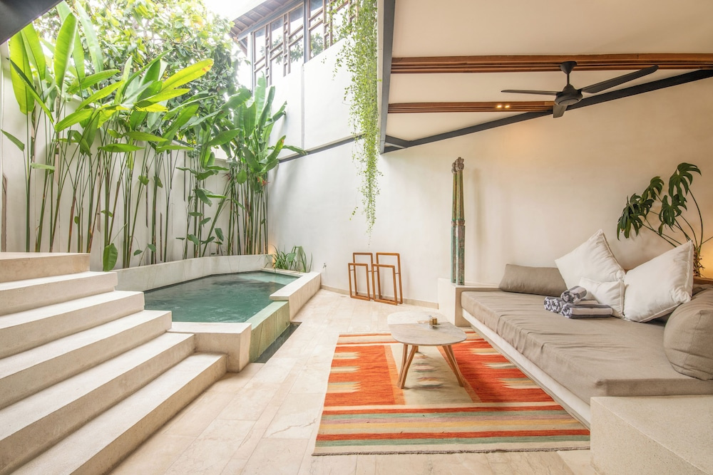 Designer 2-BR Villa Pool, 800m to Canggu Beach