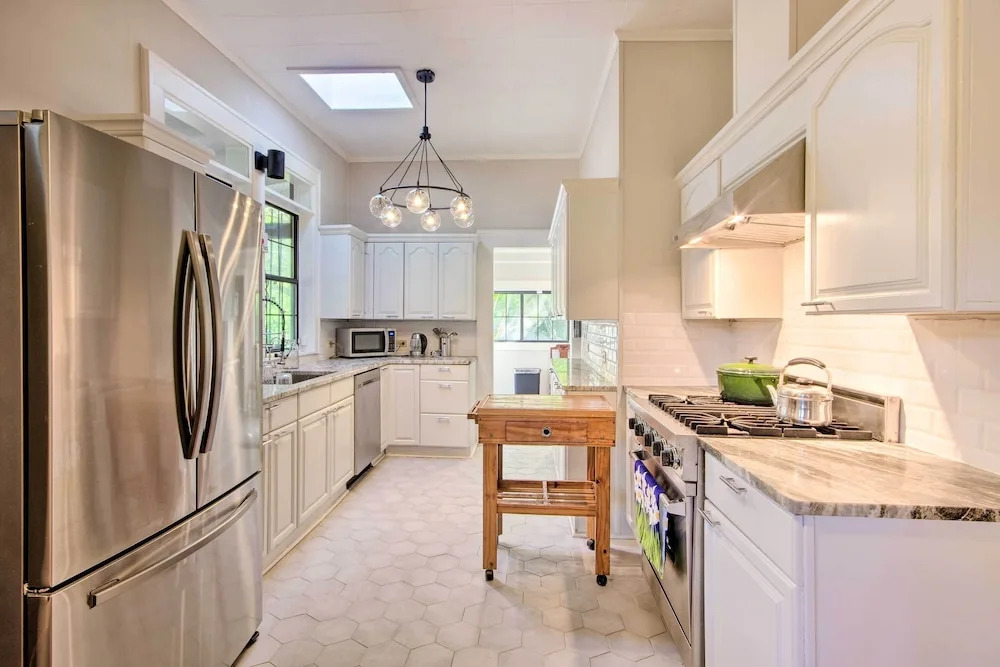 Pet-friendly Natchez Home: Walk to Downtown!